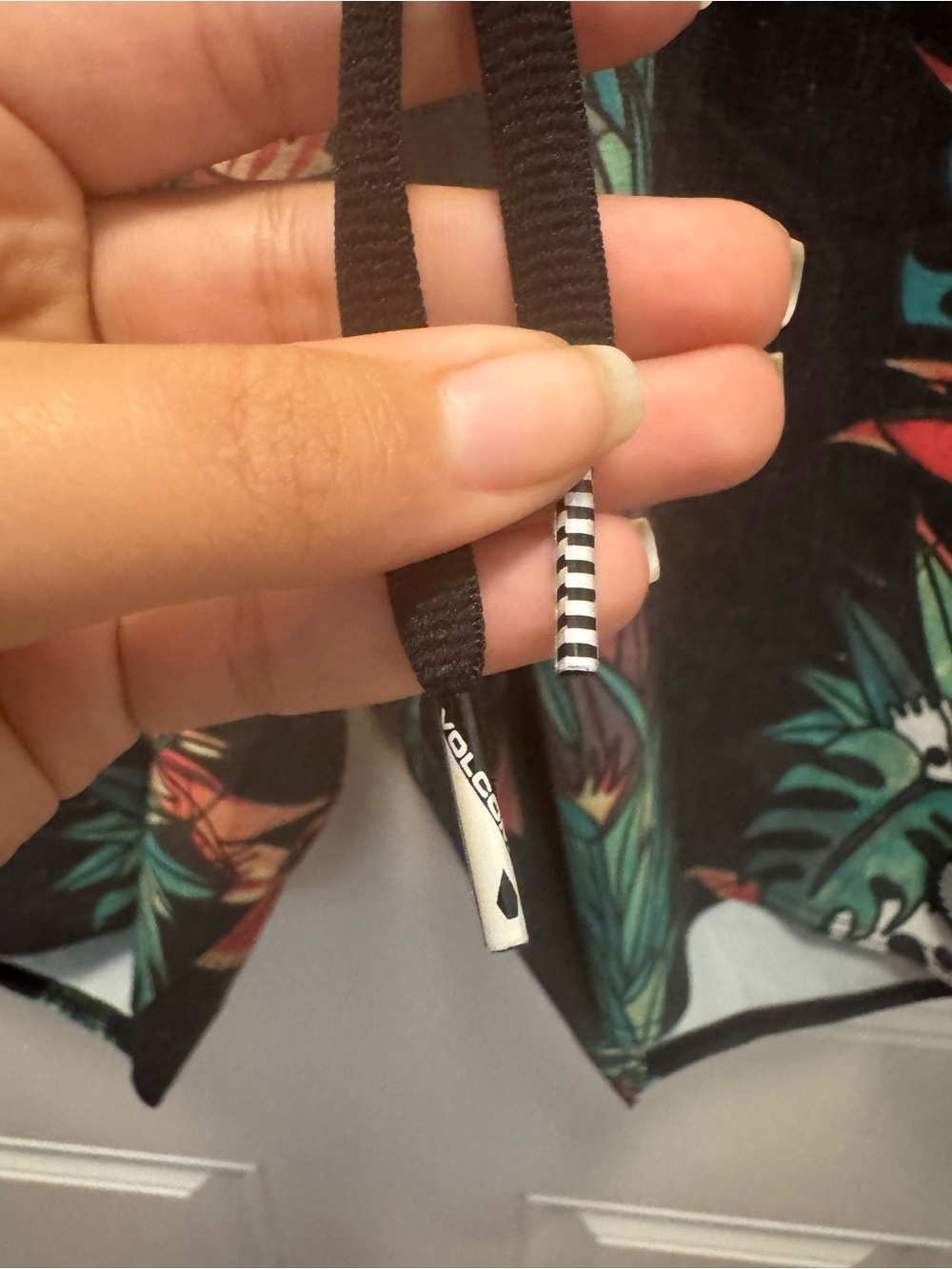 Volcom Black Tropical Floral Hybrid Shorts 0518 - Picture 3 of 8